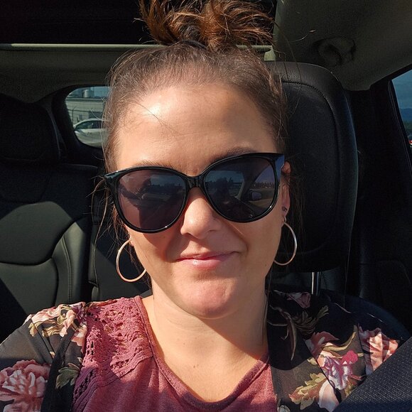 Meet your Posher, Angela - Picture 1 of 1